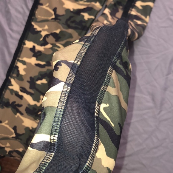 Abs2b Fitness camo leggings & bra set Small - Picture 5 of 9